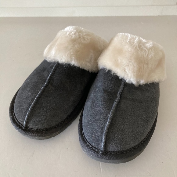Free People Minnetonka Chesney Gray Fluffy Slippers Sz 7